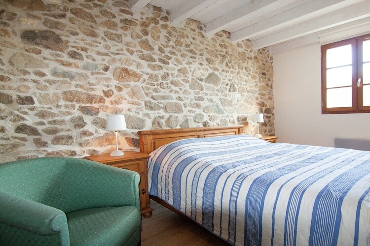 Le Castel, gîte 6 personnes avec piscine à Roussines - Photo 11
