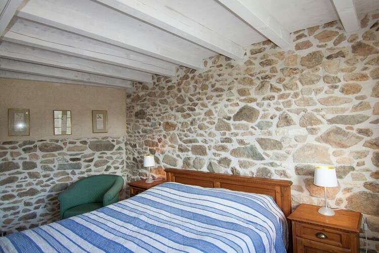 Le Castel, gîte 6 personnes avec piscine à Roussines - Photo 12