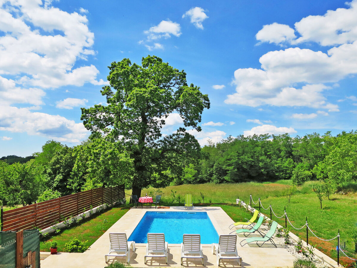 Maison Sonja avec piscine privée à Pićan - Photo 1