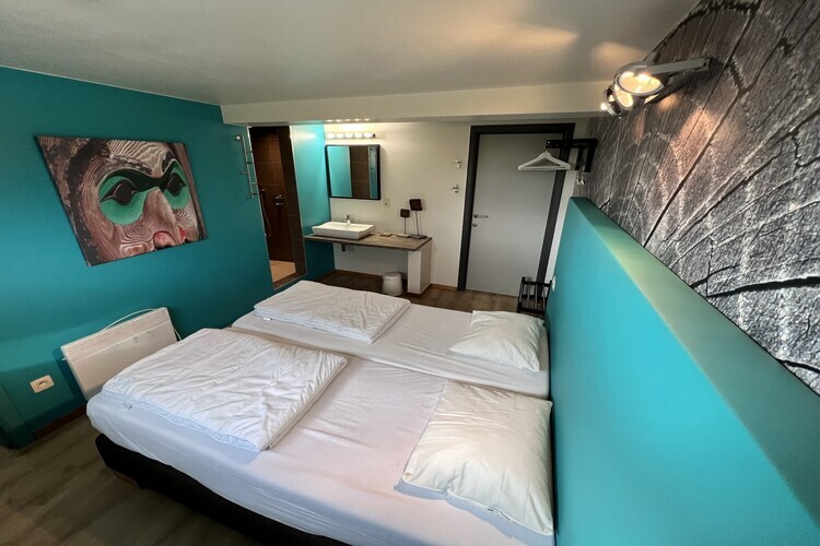 Chalet Arbre Dressé avec jacuzzi à Somme-Leuze - Photo 3
