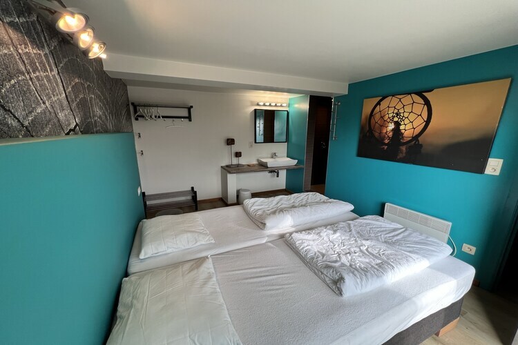 Chalet Arbre Dressé avec jacuzzi à Somme-Leuze - Photo 11