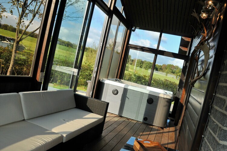 Chalet Arbre Dressé avec jacuzzi à Somme-Leuze - Photo 12