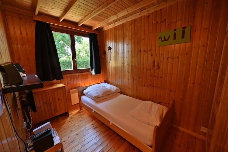 Chalet Arbre Dressé avec jacuzzi à Somme-Leuze - Photo 21