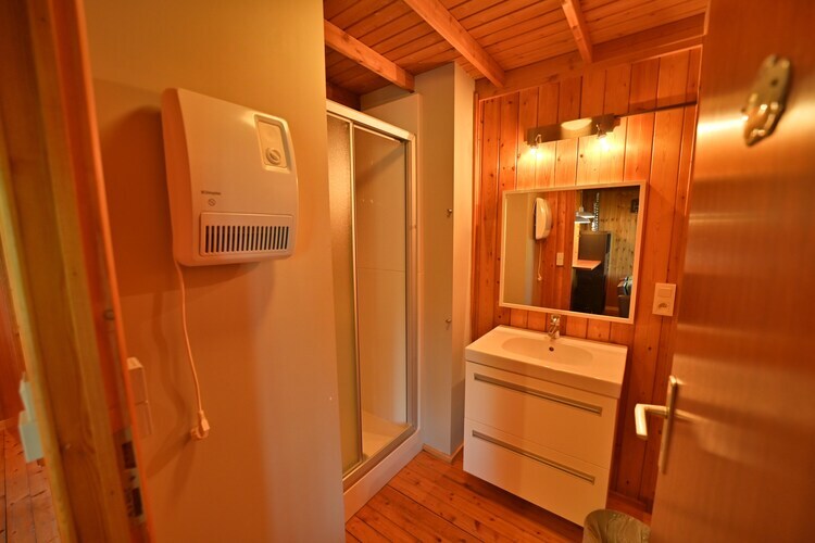 Chalet Arbre Dressé avec jacuzzi à Somme-Leuze - Photo 24