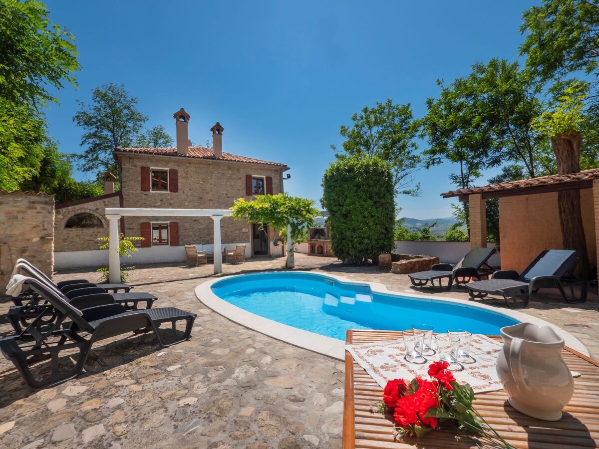 Casale Antica Pietra – Gîte 12 pers., piscine - Photo 1