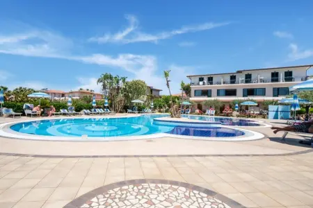 Gattotrilo x 5, Appartement dans une résidence avec piscine - Photo 4