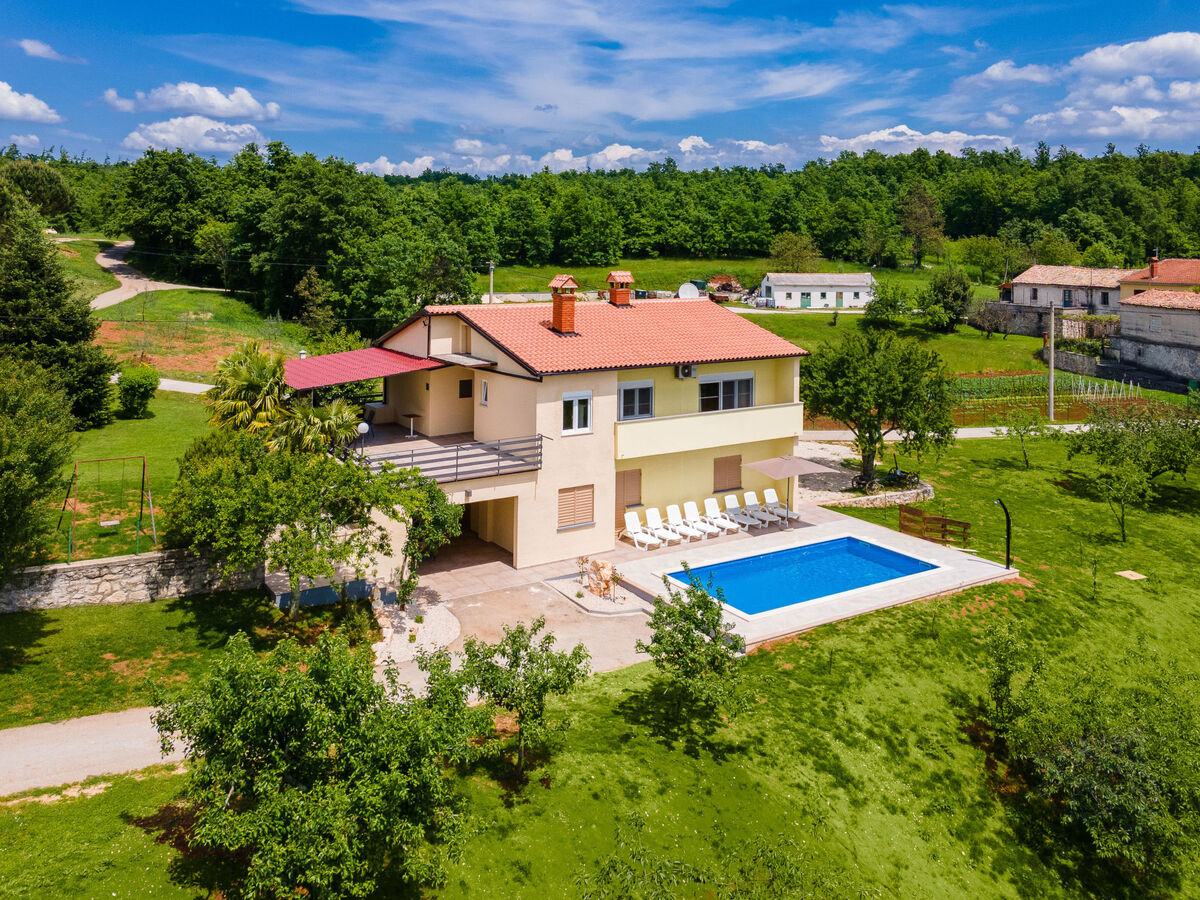 Maison Larisa avec piscine privée à Pićan - Photo 1