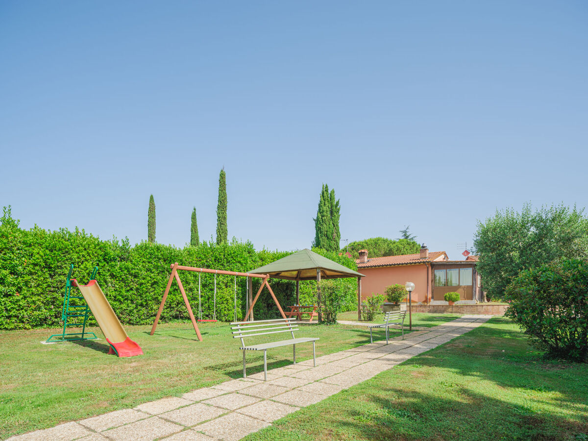 Appartement Ponziani à Orentano, piscine et 5000 m² - Photo 4
