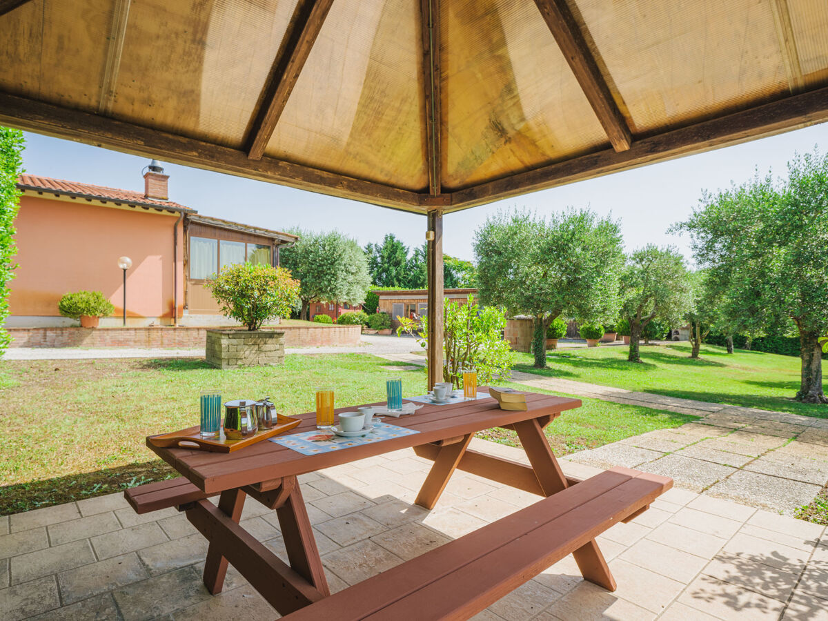 Appartement Ponziani à Orentano, piscine et 5000 m² - Photo 5