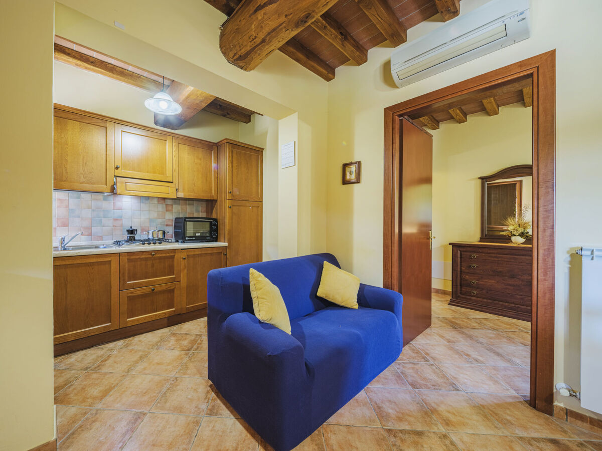 Appartement Ponziani à Orentano, piscine et 5000 m² - Photo 9