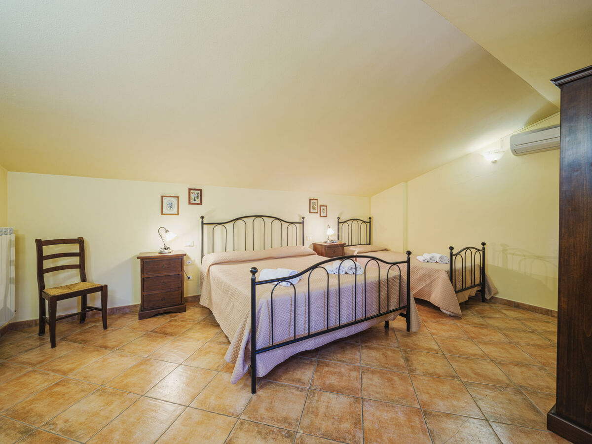 Appartement Ponziani à Orentano, piscine et 5000 m² - Photo 14