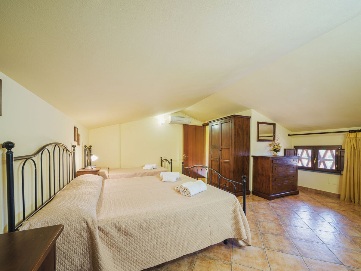 Appartement Ponziani à Orentano, piscine et 5000 m² - Photo 15