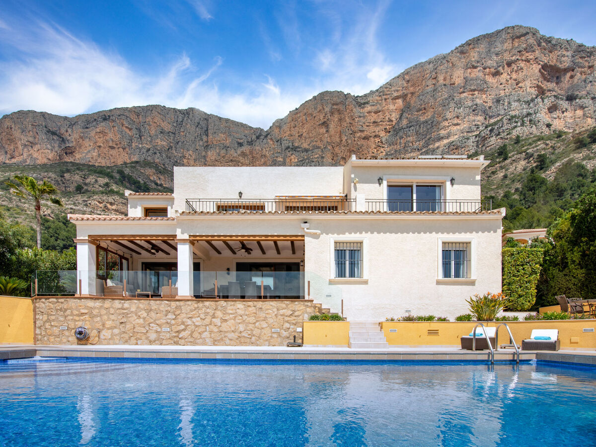 Villa Centauro – 208 m² avec piscine et jardin à Javea - Photo 1