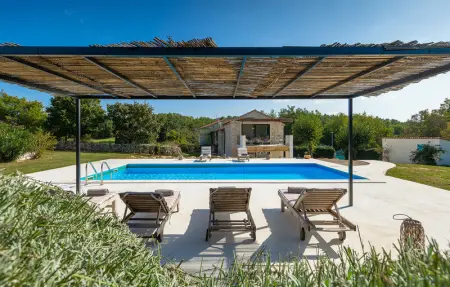 Location maison de vacances à Tinjan