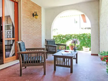 Villa Marcella à Forte dei Marmi, jardin clôturé : photo 23