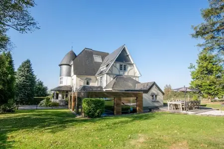 Location maison à Hockai, Château à Stavelot avec piscine privée