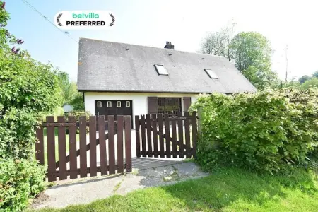 Location maison à Saint Pierre le Vieux, Bungalow en France près du Château & Randonnées