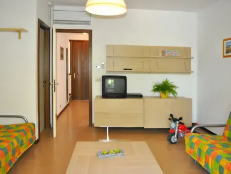 Maison 3 niveaux avec piscine, Villaggio dei Fiori - Photo 4