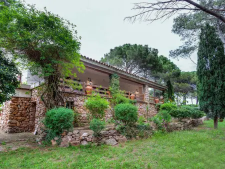 Maison Hermine à L'Escala, jardin de 1 000 m² et terrasse : photo 3