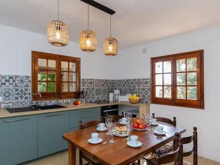 Maison Hermine à L'Escala, jardin de 1 000 m² et terrasse : photo 4