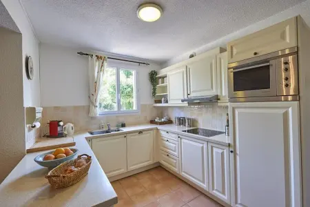 Villa 6 personnes avec piscine privée à Nans-Les-Pins : photo 4
