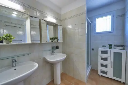 Villa 6 personnes avec piscine privée à Nans-Les-Pins : photo 9
