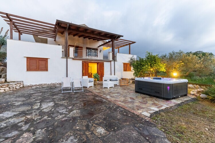 Villa La Marmora – Maison 6 personnes avec jardin à Castellammare - Photo 1