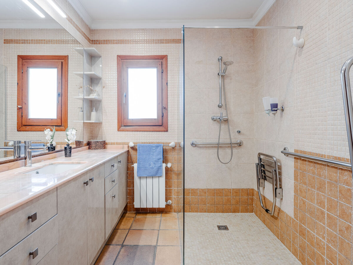 Villa Karima – vue mer, piscine 12 m et jardin 1 000 m² - Photo 19