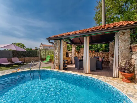 Maison Ana à Malinska, piscine chauffée et mer à 3 km : photo 2