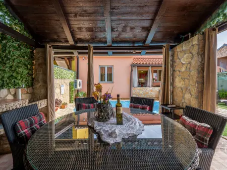 Maison Ana à Malinska, piscine chauffée et mer à 3 km : photo 6
