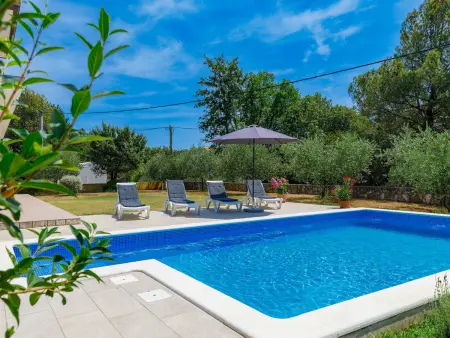 Maison Carla à Labin : piscine privée 7x4m et terrasse : photo 3