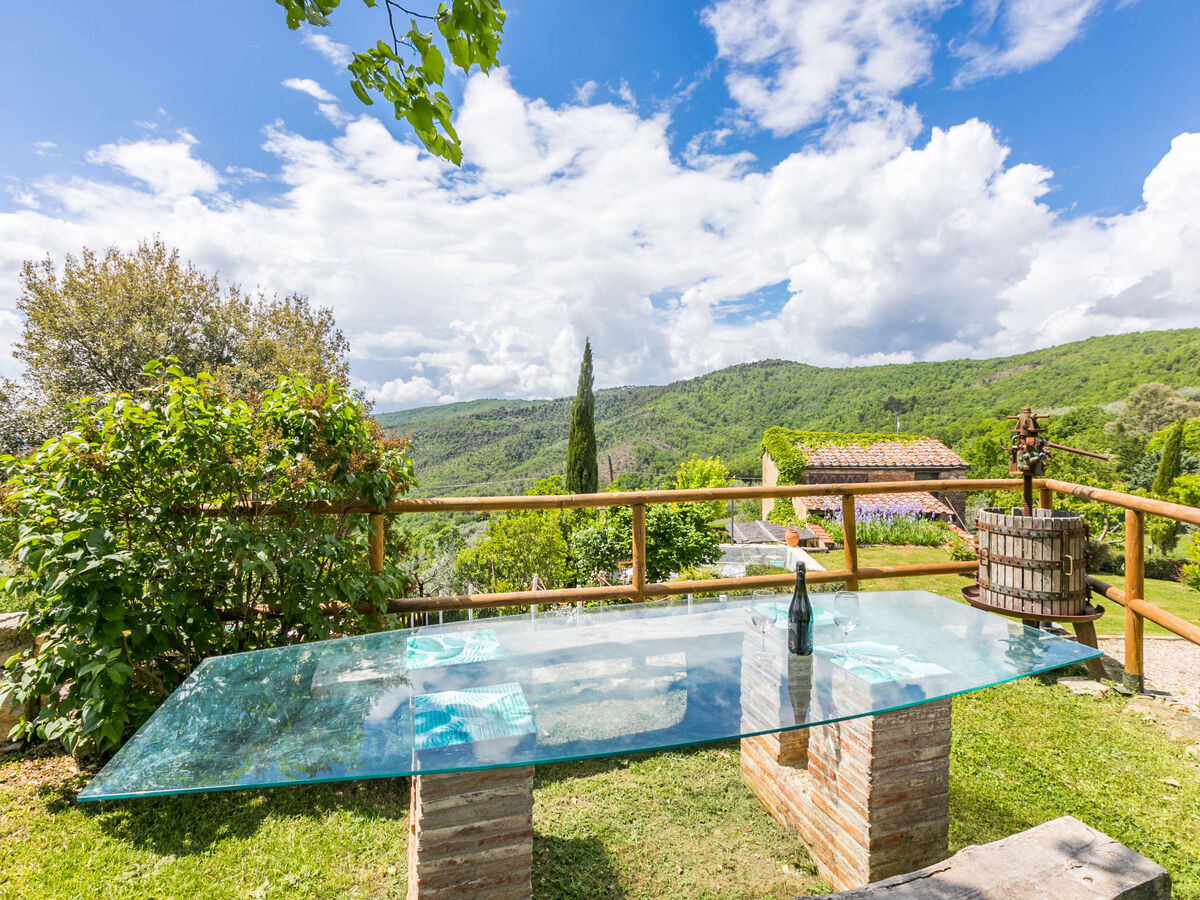 Gite Solaria à Ambra, maison de campagne avec piscine - Photo 2