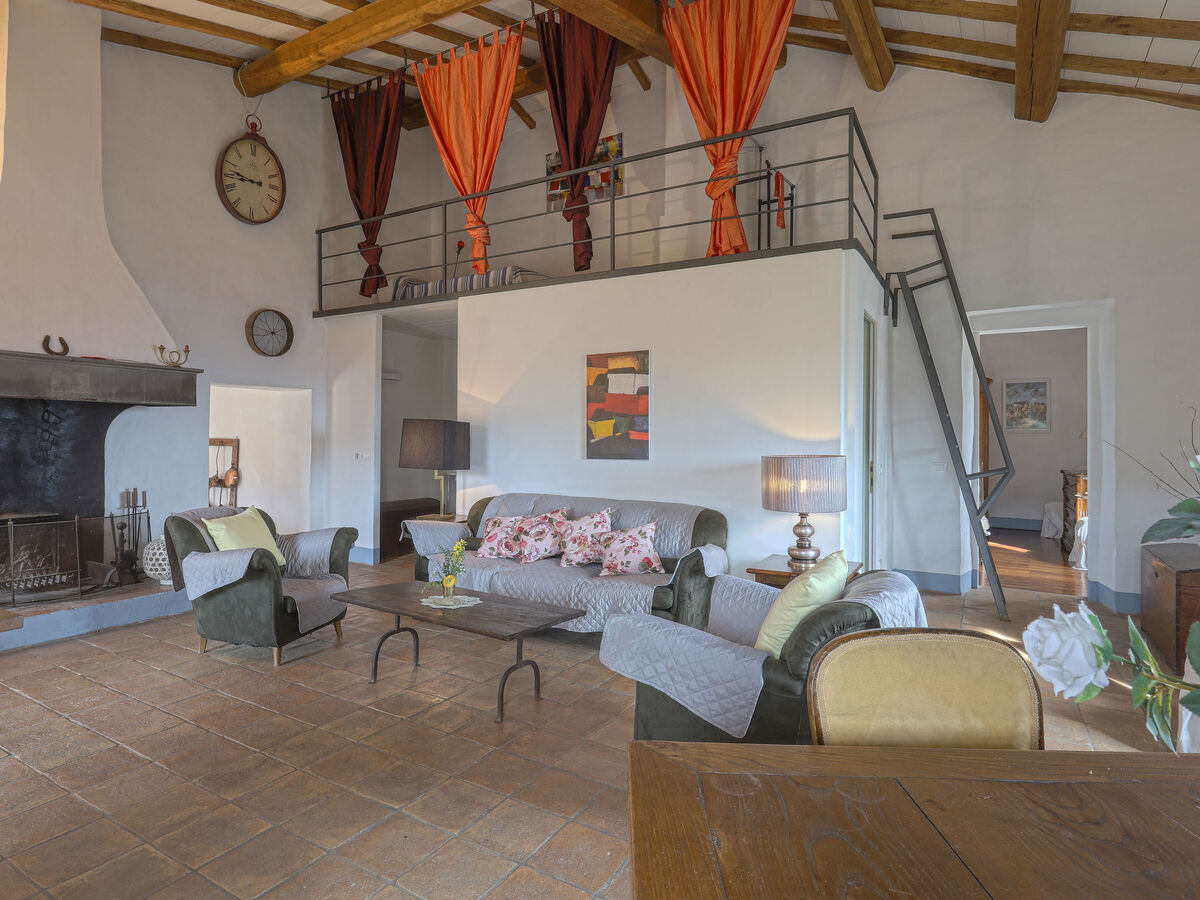 Gite Solaria à Ambra, maison de campagne avec piscine - Photo 10