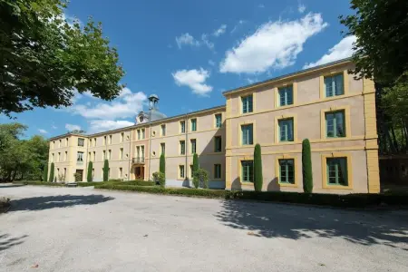 Location appartement à Montbrun les Bains, Séjour de luxe au Château Montbrun