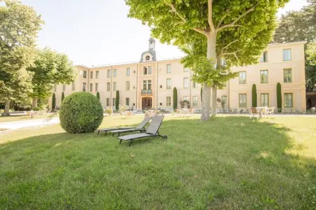 Location appartement à Montbrun les Bains, Studio au Château Montbrun avec Piscine