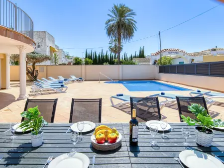 Maison Requesens 10 pers., piscine privée à Empuriabrava - Photo 1
