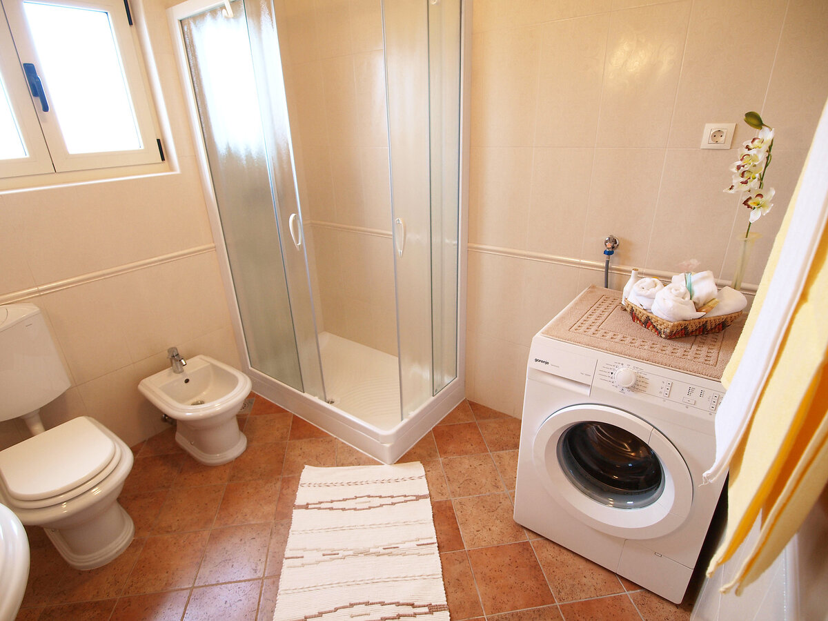 Mirela, maison jumelée avec piscine privée à Trget - Photo 16
