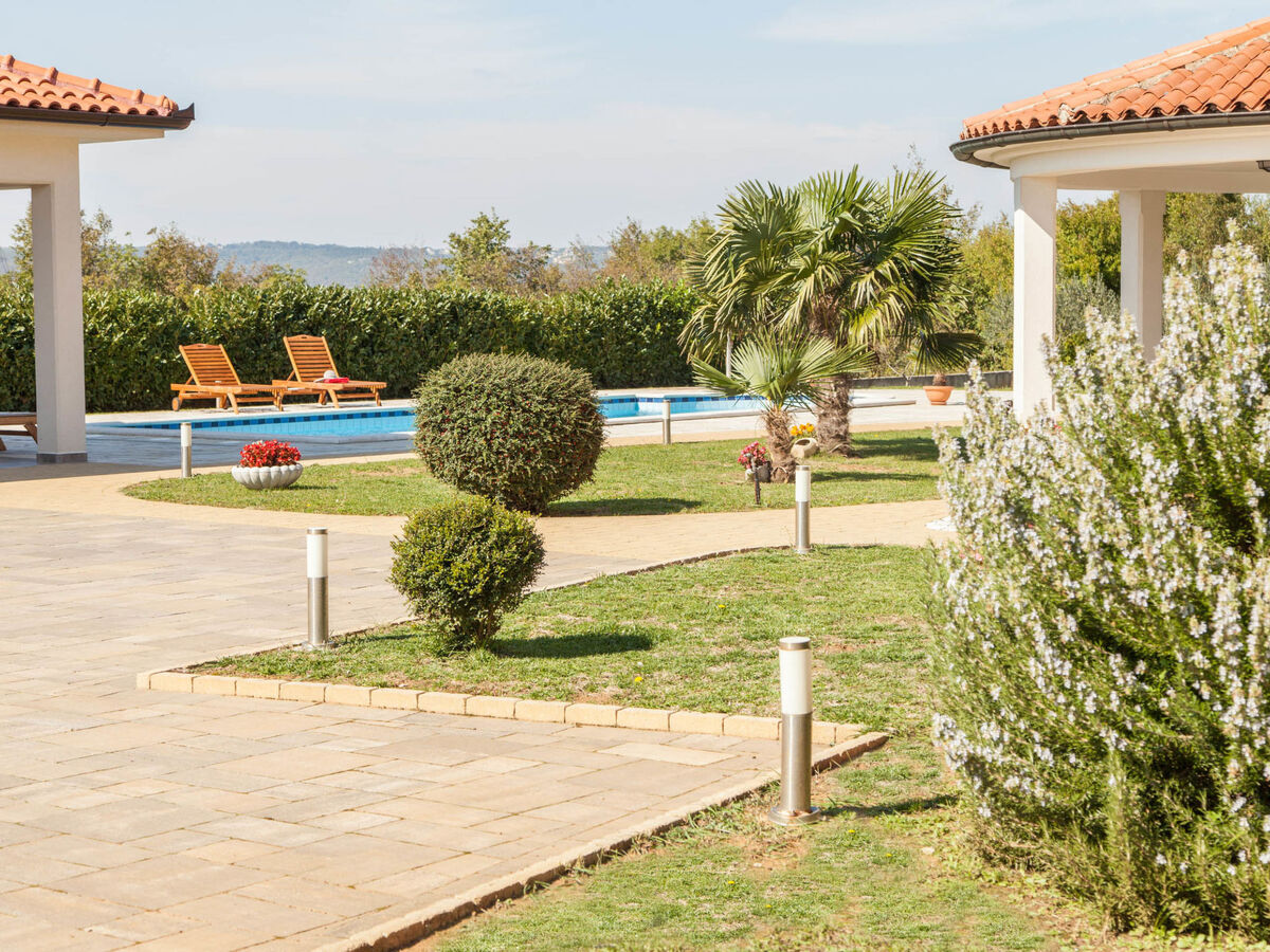 Mirela, maison jumelée avec piscine privée à Trget - Photo 19