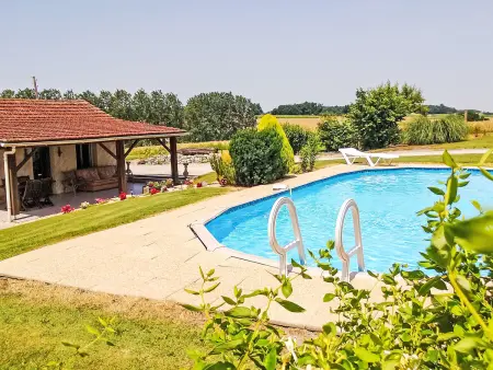 La Grangette, ferme avec piscine privée près de Barbezieux : photo 2