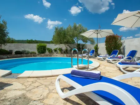 Maison Anka à Šibenik : piscine privée et 4 000 m² de terrain : photo 2