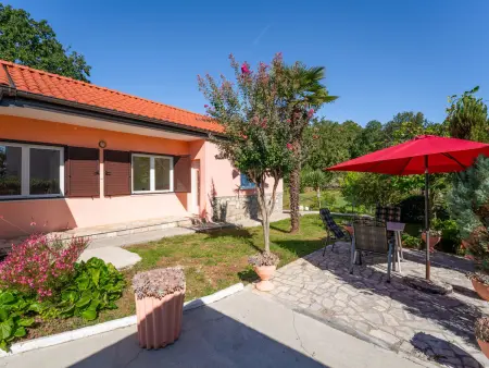 Bungalow Franjo à Ika, 800 m de la mer