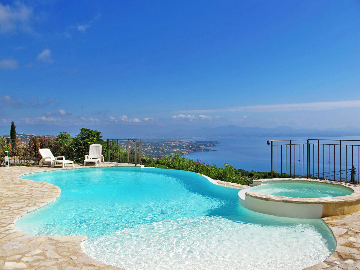 Appartement Bellevue aux Issambres, vue mer et piscine - Photo 12
