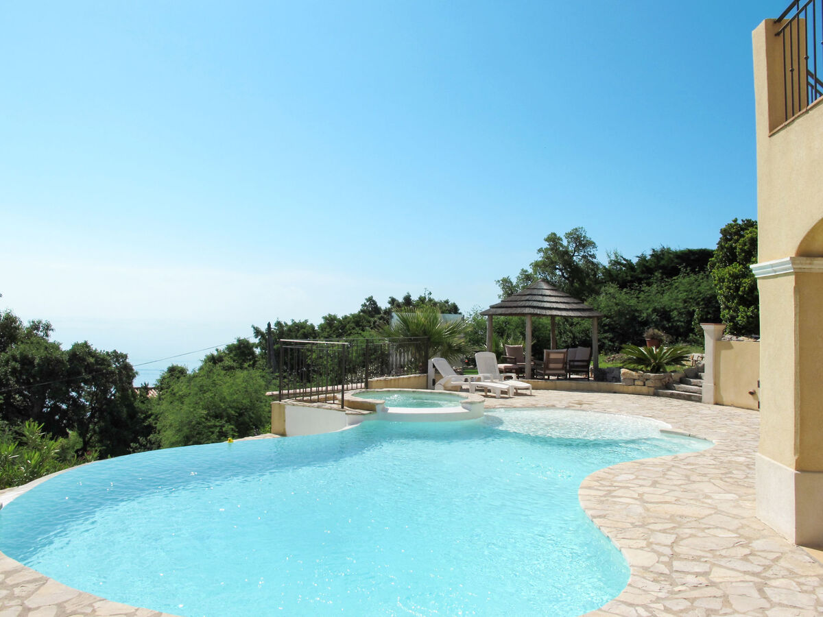 Appartement Bellevue aux Issambres, vue mer et piscine - Photo 13