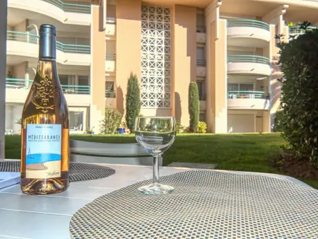 Le Cesarée – Appartement 2p à 200m de la mer : photo 12