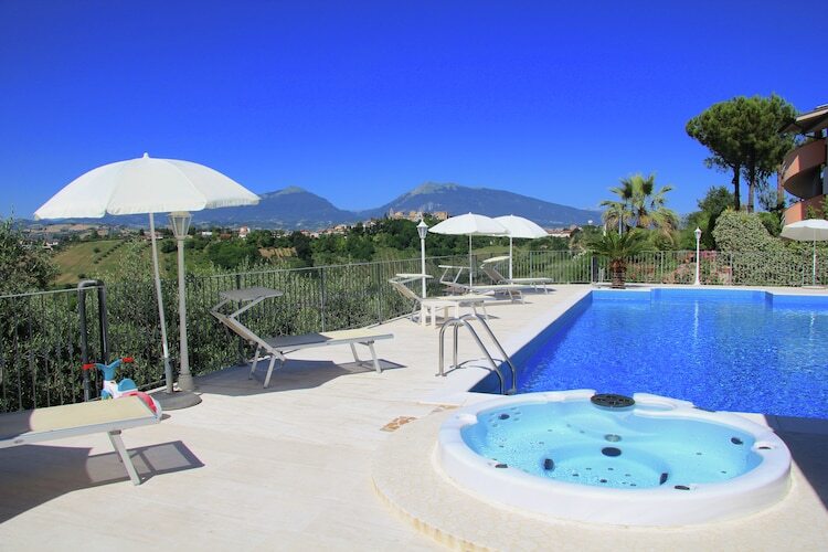 Villa Oleandro, 6 pers., piscine chauffée et vue Gran Sasso - Photo 15