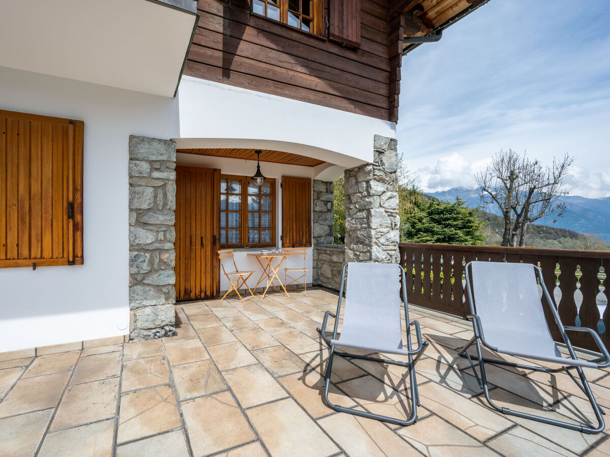 Chalet Hérisson – Sarre, terrasse vue montagne et vallée - Photo 1