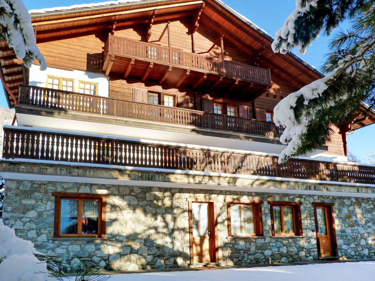 Chalet Hérisson – Sarre, terrasse vue montagne et vallée - Photo 2