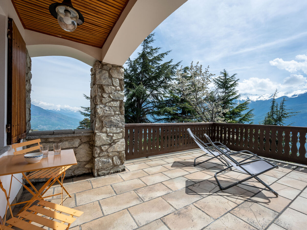 Chalet Hérisson – Sarre, terrasse vue montagne et vallée - Photo 3
