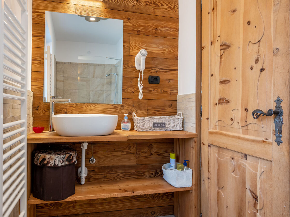 Chalet Hérisson – Sarre, terrasse vue montagne et vallée - Photo 11