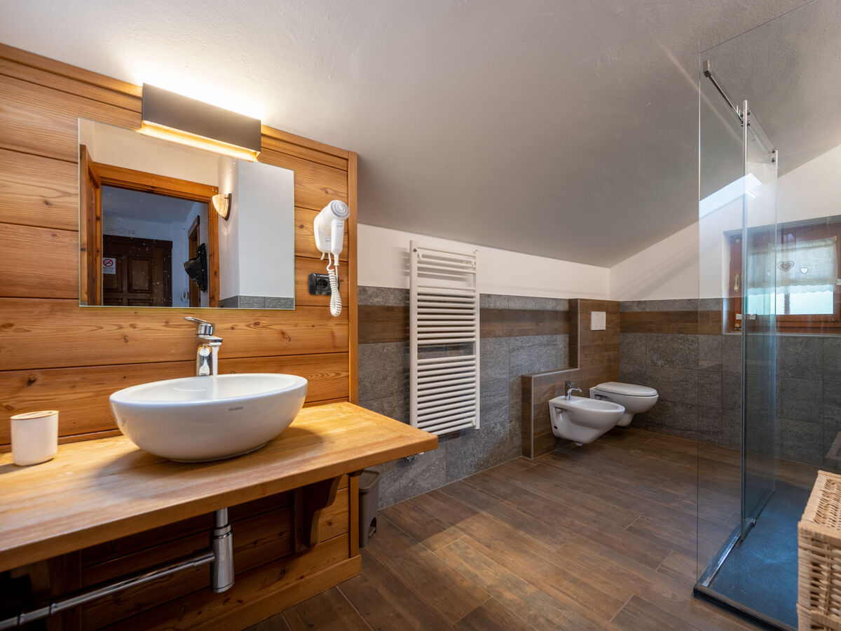 Chalet Marmotte – 80 m² avec cheminée à Sarre, vue montagnes - Photo 12